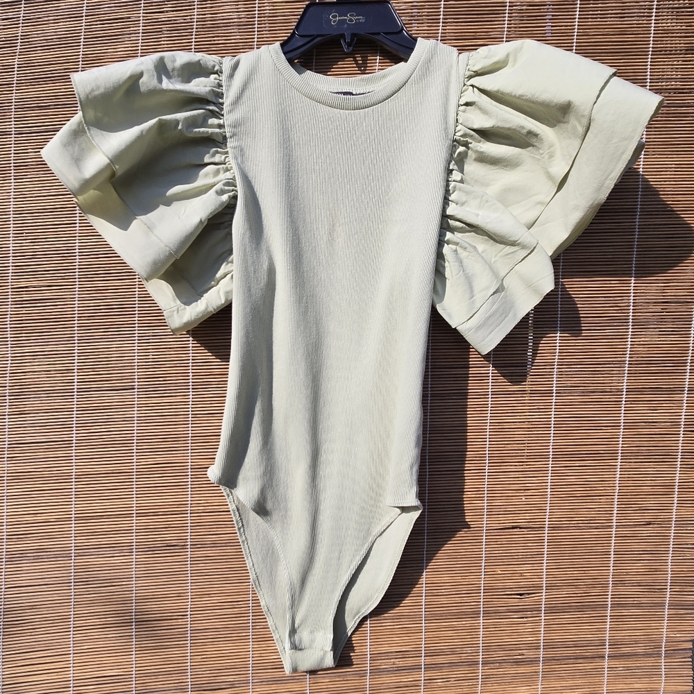 Soft ribbed puff sleeve body suit from ZARA S - Picture 2 of 6